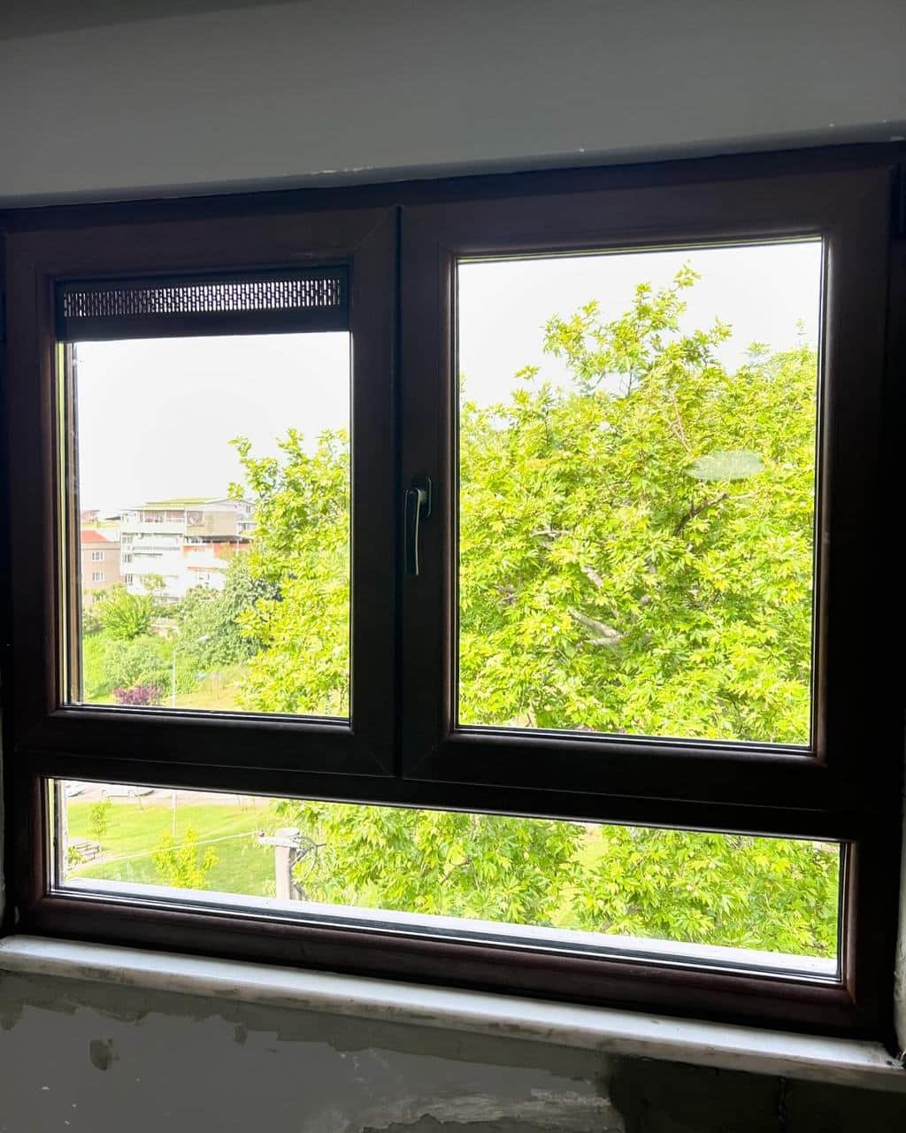 Antrasit renkli PVC pencere doğrama uygulaması