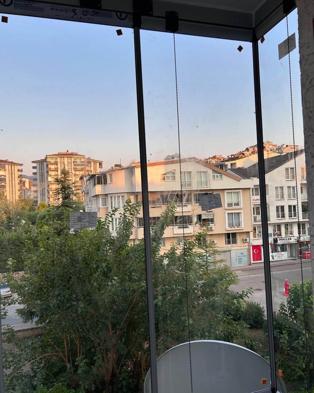 Çerçevesiz katlanır cam balkon sistemi