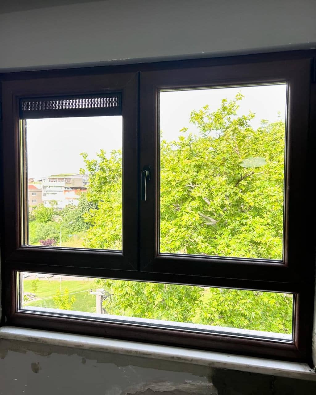 Antrasit renkli PVC pencere doğrama uygulaması